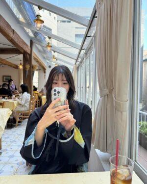 Rika Adachi Instagram - .
新しいCMができあがりました😊🩵

フジ医療器さんのマッサージチェア！
ストーリーズからぜひ！