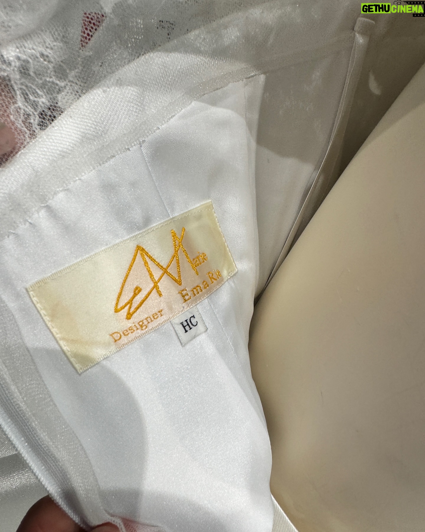 Rika Adachi - 3 Likes - 本日
ウエディングブック発売しています!
@weddingdress_official
エマリーエのお話をたくさんさせていただきました☺️
エマ先生とも対談してます!
@emarie_wedding
ぜひご覧ください!
ちなみに…
オートクチュールだったので、私の名前がドレスに🤍
御守りみたいでした🥰
@anniversaire_minatomirai
@anniversaire_official
#エマリーエ #ウエディングブック #アニヴェルセルみなとみらい横浜 #アニヴェルセル #anniversaries