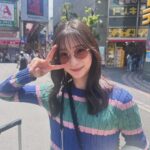 Rika Adachi Instagram – 陽が当たるとサングラスに変身メガネ👓

ラルフの編み込みニットかわいい😍