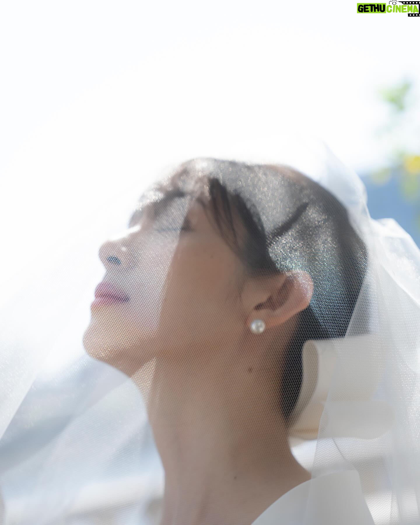 Rika Adachi Instagram - . 10代の頃からグラビアでお世話になってる LUCKMANさん @n.k.luckman 写真集とか週プレとか 本当にたくさんお世話になってて 撮影中に「いつかウエディングドレス撮ってくださいね〜」 なんて言ってたことを 実現してもらいました☺️🤍 今回のオーダーはLUCKMANらしい写真で!笑 そして家族たち、とくにおじいちゃんおばあちゃんを撮ってください!ってお願いしてました。 もうさいっこうに撮ってくださってて 好き🥰オブ好き🥰笑 第一弾LUCKMANさんにしか撮れない 足立梨花の1日をみなさんにおすそ分け📸✨ #アニヴェルセルみなとみらい横浜 #アニヴェルセル #anniversaries #ウエディング #wedding