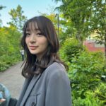 Rika Adachi Instagram - 緑に囲まれたい季節🥹🌳 髪の毛の巻き具合うまくいっててすき Photo by @rima_nishizaki #りかりま