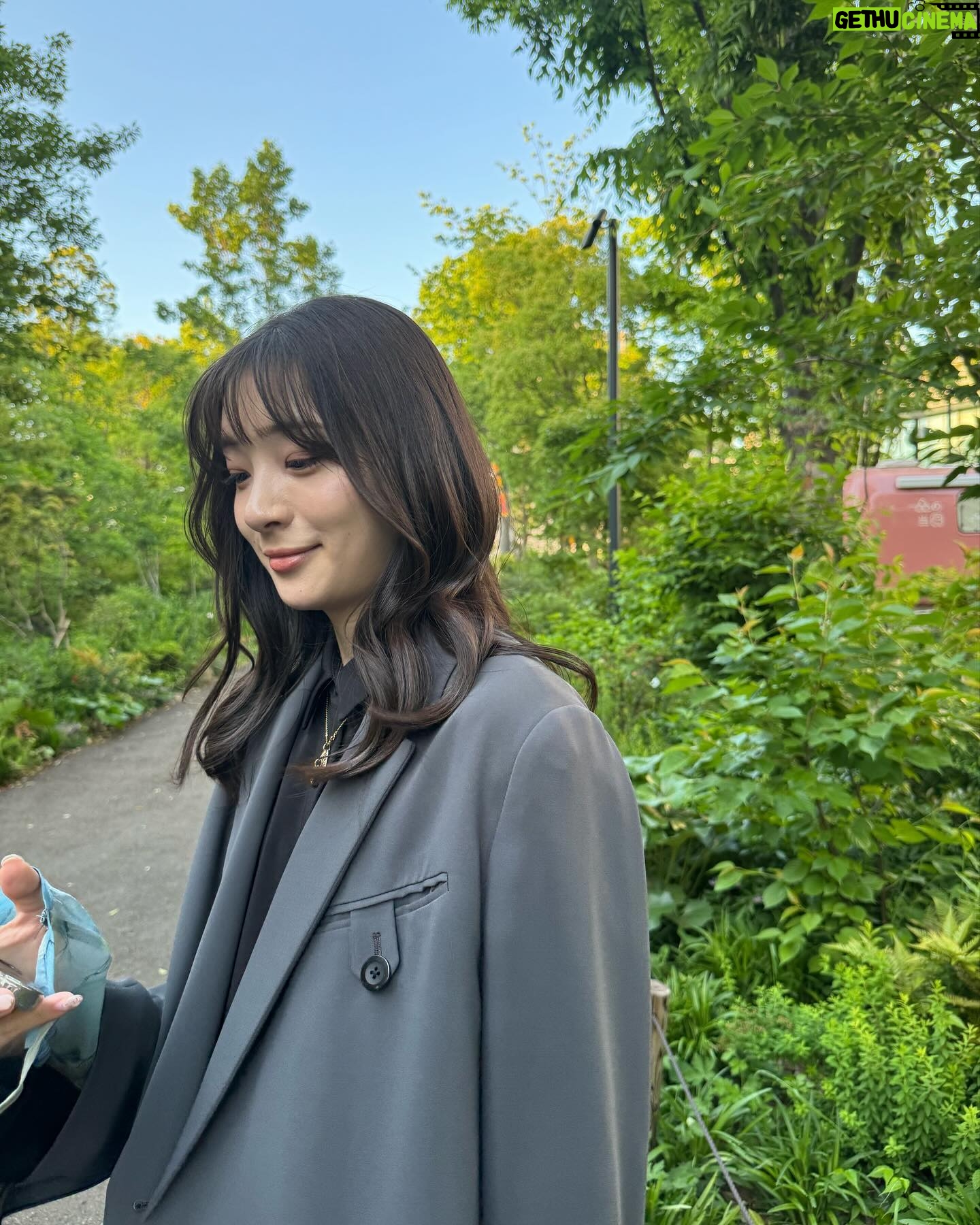 Rika Adachi - 3 Likes - 緑に囲まれたい季節🥹🌳
髪の毛の巻き具合うまくいっててすき
Photo by
@rima_nishizaki
#りかりま