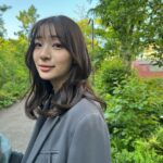 Rika Adachi Instagram - 緑に囲まれたい季節🥹🌳 髪の毛の巻き具合うまくいっててすき Photo by @rima_nishizaki #りかりま