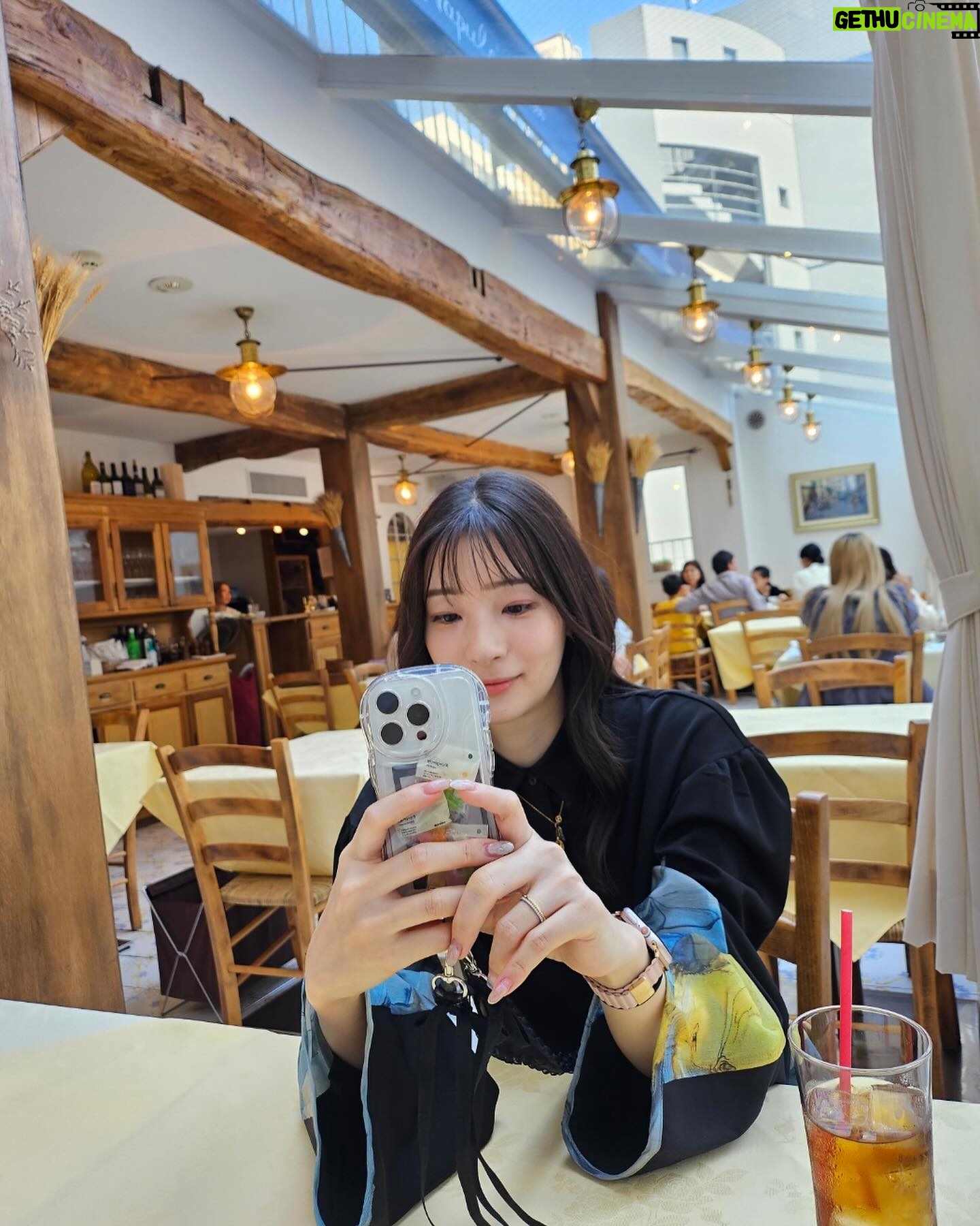 Rika Adachi - 3 Likes - この色合いかわいい🩵