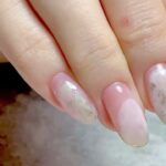 Rika Adachi Instagram - . ネイルはこんな感じ😊🌸 @nailsalon_andy_yui シンプルに上品にでも可愛らく 久しぶりにフットネイルもやりました！ アニヴェルセルに合わせてロイヤルブルー🩵 そして、いつもお世話になってるゆいちゃんが 結婚お祝いもくれました🥰 ずっと気になってたタツ画伯のネイルチップ💅 全て手描きで作り上げてくれました笑 やっぱりゆいちゃん手先器用すぎる🤣