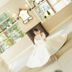 Rika Adachi Instagram - みなさまに支えられながら 無事に挙式を終えたことを報告させてください🌸 アニヴェルセルみなとみらい横浜 @anniversaire_minatomirai で エマリーエ @emarie_wedding のドレスを着て 素敵なブーケ @yuji_kobayashi_ を持ちながら おすぎさんメイク @hair_make_osugi で LUCKMANさん @n.k.luckman 原野さん @bees_photo_harano そして #Smgカメラ に写真を撮っていただく… 夢がたくさん叶いました🥺🤍 まだまだ公式の写真が届かないのですが、ひとまず #Smgカメラ の写真でご報告まで… 披露宴の方もとても豪華にしていただいたので、また改めて写真とともに振り返りたいです🫶🏻 本当にご協力いただいたみなさま ありがとうございました🙂‍↕️👏