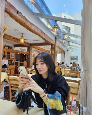 Rika Adachi Instagram - この色合いかわいい🩵