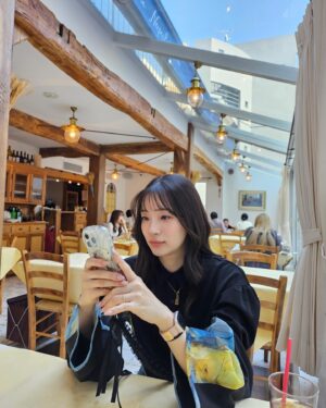 Rika Adachi Instagram - この色合いかわいい🩵