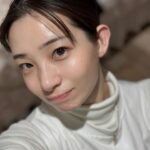 Rika Adachi Instagram - . 結婚式までのお肌の作り方✨ 普段のホームケアは ⭐︎コスメデコルテ リポソーム美容液 ⭐︎コスメデコルテAQ 先行乳液 ⭐︎トロイアルケ ヒーリングカクテル(青) ⭐︎トロイアルケ RXアンプルセラム(緑) →もしくは MT 美容液 →もしくは ALBION EXCIA 美容液 ⭐︎トロイアルケ ハイドロエッセンス ⭐︎リカバリークリーム ⭐︎トロイアルケ RXアンプルクリーム(青) →もしくは コスメデコルテ リポソームクリーム →もしくは コスメデコルテAQ クリーム パックは トロイアルケ VVS エンハンサーマスク ミグハラ Big 3Step Whitening Mask Pack デコルテ周りは ⭐︎雪肌精 ブライトニング エッセンスローション バシャバシャ贅沢使い そして、式1週間前に @zarahabeauty で VVS ダイヤモンドピーリング 前日に スキンメイド 顔周りの整え方 式2週間前ぐらいに 肩ボトックス 式4日前ぐらいに エボーク(頬と顎下) お胸周りは @aileen3339 で 育乳マッサージを定期的に！ デコルテ周りは マニグランドで乾燥を防ぎます …と、そんなもんかな？ ほんとはボディエステとかもやりたかったんだけど、時間がなかった🥲 一生に一度だからね！ 悔いのないように🥰