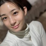 Rika Adachi Instagram - . 結婚式までのお肌の作り方✨ 普段のホームケアは ⭐︎コスメデコルテ リポソーム美容液 ⭐︎コスメデコルテAQ 先行乳液 ⭐︎トロイアルケ ヒーリングカクテル(青) ⭐︎トロイアルケ RXアンプルセラム(緑) →もしくは MT 美容液 →もしくは ALBION EXCIA 美容液 ⭐︎トロイアルケ ハイドロエッセンス ⭐︎リカバリークリーム ⭐︎トロイアルケ RXアンプルクリーム(青) →もしくは コスメデコルテ リポソームクリーム →もしくは コスメデコルテAQ クリーム パックは トロイアルケ VVS エンハンサーマスク ミグハラ Big 3Step Whitening Mask Pack デコルテ周りは ⭐︎雪肌精 ブライトニング エッセンスローション バシャバシャ贅沢使い そして、式1週間前に @zarahabeauty で VVS ダイヤモンドピーリング 前日に スキンメイド 顔周りの整え方 式2週間前ぐらいに 肩ボトックス 式4日前ぐらいに エボーク(頬と顎下) お胸周りは @aileen3339 で 育乳マッサージを定期的に！ デコルテ周りは マニグランドで乾燥を防ぎます …と、そんなもんかな？ ほんとはボディエステとかもやりたかったんだけど、時間がなかった🥲 一生に一度だからね！ 悔いのないように🥰