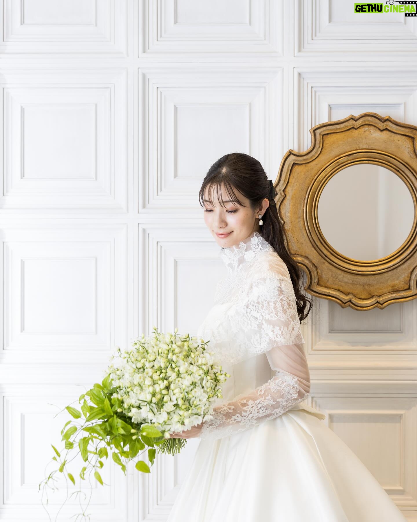 Rika Adachi - 3.2K Likes - Wedding White Bouquet
女優足立梨花さんに提供させて頂いたデルフィニュームホワイトのウェディングブーケ
エマリーエドレスのレースに合わせて。
@adacchee
@emarie_wedding
@bees_photo_harano
#yuji_kobayashi_ #geometricgreen2011 #flowerartist #flowerdesign #flower #art #music #earth #japan ##芸術 #美術 #文化 #工芸 #花 #音楽 #地球 #東京 #自然