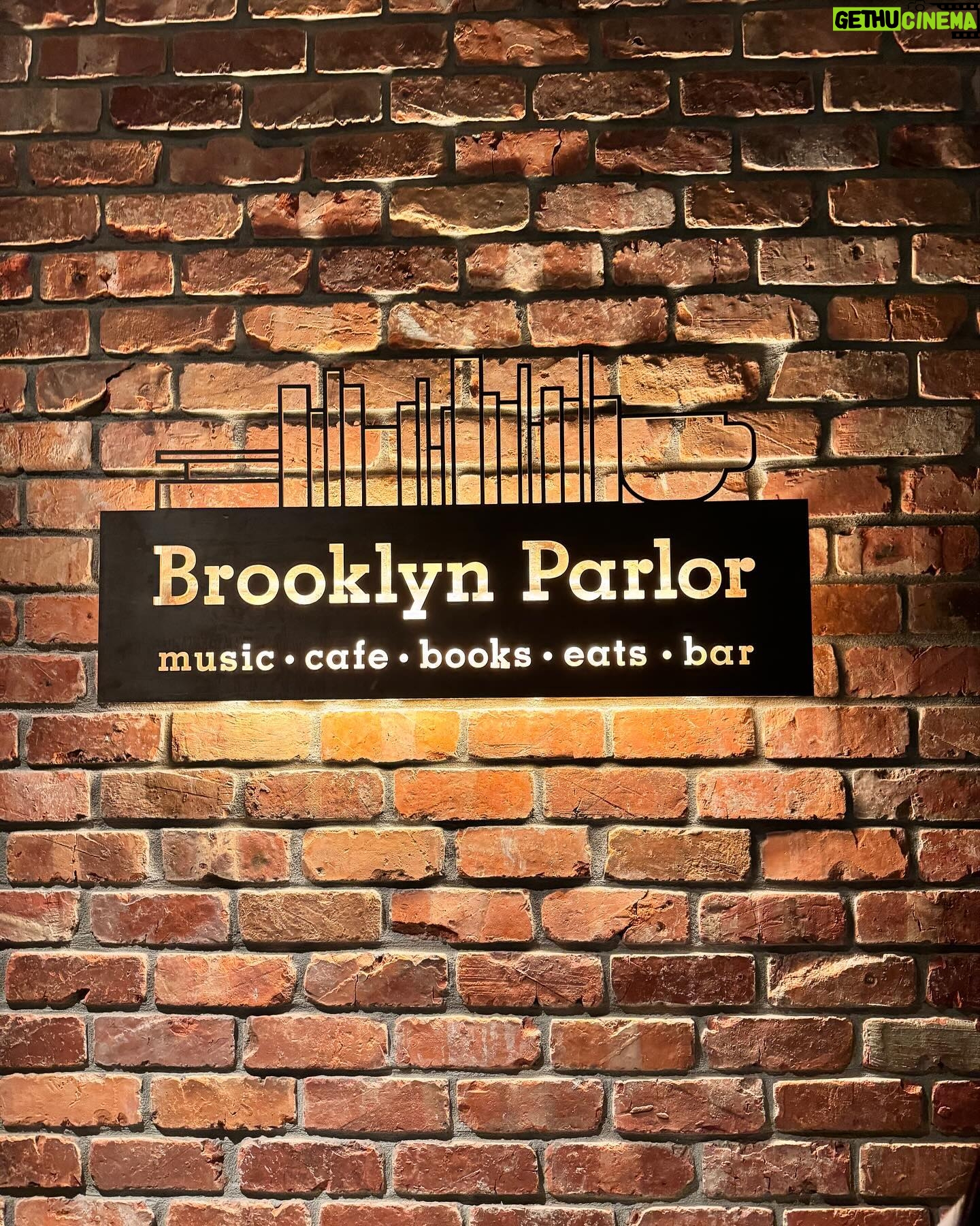 Rika Adachi - 3 Likes - ブルーノートジャパンがプロデュースしているカフェ☕️
新宿にある
「Brooklyn Parlor SHINJUKU」
オシャレな店内と音楽と本に囲まれ
ハンバーガーが美味しかった🤤🍔
そのあと、2度目ましての
名探偵コナン🥰
MX4Dで楽しんできた!!
どでかポップコーンとドデカ飲み物で
キャッキャッ🤍