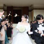 Rika Adachi Instagram - . 式場はずっとお世話になってるアニヴェルセル👑 プロポーズはセンター南、 前撮りは表参道とお世話になり ここ @anniversaire_minatomirai #アニヴェルセルみなとみらい横浜 で挙げました☺️🌸 いつも笑顔でむかえいれてくださり 私たちのわがままも叶えてくださり 素敵な素敵な結婚式になりました！ 友達から式場のスタッフさんが優しくて すごくすごく安心した って言葉ももらったりして… ああ、アニヴェルセルさんにお任せしてよかったって思いました🥺 ほんと式直前までいろんなことあったけど 当日はとっても満足のいく日になって ゲストのみなさんの笑顔が見れて すごく嬉しかったなぁ〜🤍 もう月1の打ち合わせがないと思うとちょっぴり寂しい気持ち😔 また記念日にはアニヴェルセルに帰ってきたいです🫶🏻💐 #アニヴェルセルみなとみらい横浜 #アニヴェルセル #anniversaries @anniversaire_official
