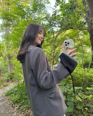 Rika Adachi Instagram - あたたかいのか寒いのか
よくわからない季節突入ですが…

でも寒すぎず暑すぎずこれぐらいが好きです🥰