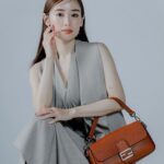 Rika Izumi Instagram - タイムレスな魅力で愛されつづける フェンディのアイコンバッグ「バゲット」 柔らかなブラウンレザーと、 オーバーサイズのハンドステッチがとても素敵でした🤍 #FendiBaguette#Fendi#PR @fendi