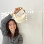 Rika Izumi Instagram - ホワイト×ゴールドのVロゴがステキ♡ thankyou @maisonvalentino #valentino#pr