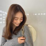 Rika Izumi Instagram - ホワイト×ゴールドのVロゴがステキ♡ thankyou @maisonvalentino #valentino#pr