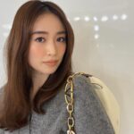 Rika Izumi Instagram - ホワイト×ゴールドのVロゴがステキ♡ thankyou @maisonvalentino #valentino#pr