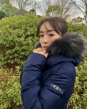 Rika Izumi Instagram - 寒い日にはダウンを。
スッキリとしたラインのロング丈で軽くて暖か♡

@tatras_official #tatras#タトラス#PR