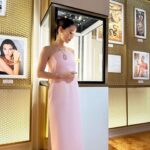 Rika Izumi Instagram - BVLGARI セルペンティ75周年 曲線が美しいセルペンティの輝きにうっとり💎 時を超えて紡がれる無限のストーリー展では 見応えのあるハイジュエリーやアート作品の展示、ブルガリのカフェなど素敵な時間を過ごせます。 表参道で11月26日まで開催です。 #Bulgari #BulgariJewelry #Serpenti #Serpenti75 #PR