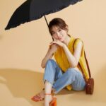 Rika Izumi Instagram - 完全遮光日傘「UVO」のイメージモデルをさせていただいています。 これからの季節に欠かせない日傘⛱️ 長く外にいるときは大きめの傘を、 持ち運ぶことが多い日は、折りたたむとミニサイズになるコンパクトな日傘と、 その日に合わせて選んで使っています。 晴れの日も、雨の日も季節を問わず使える機能性に 豊富なデザインがあるUVOの傘、 ぜひチェックしてみてください☀️ @uvo_official #UVO#ウーボ#日傘