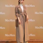 Rika Izumi Instagram - MaxMaraのアイコンコート「テディベア コート」の誕生10周年‼︎ 六本木ヒルズアリーナの"Teddy TEN Park"へ行ってきました🧸 くまのコットンキャンディやクレーンゲーム、スケートが楽しめるキュートな広場を堪能したあとは、 テディベアコートが並ぶPOPUPへ🧸🧸 とても可愛い空間でした。 皆様もぜひ🌟 @maxmara #MaxMaraTeddyTen #MaxMara #PR