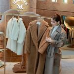 Rika Izumi Instagram - MaxMaraのアイコンコート「テディベア コート」の誕生10周年‼︎ 六本木ヒルズアリーナの"Teddy TEN Park"へ行ってきました🧸 くまのコットンキャンディやクレーンゲーム、スケートが楽しめるキュートな広場を堪能したあとは、 テディベアコートが並ぶPOPUPへ🧸🧸 とても可愛い空間でした。 皆様もぜひ🌟 @maxmara #MaxMaraTeddyTen #MaxMara #PR