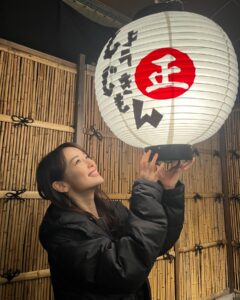 Rika Izumi Instagram - NHK 「正直不動産２」今夜10時スタートです！ シーズン１から引き続き、 榎本美波役で出演させていただきます🏡 へば！ #正直不動産2