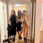 Riley Keough Instagram - 29 and 28 years of friendship , my beautiful sisters 🥰🙏