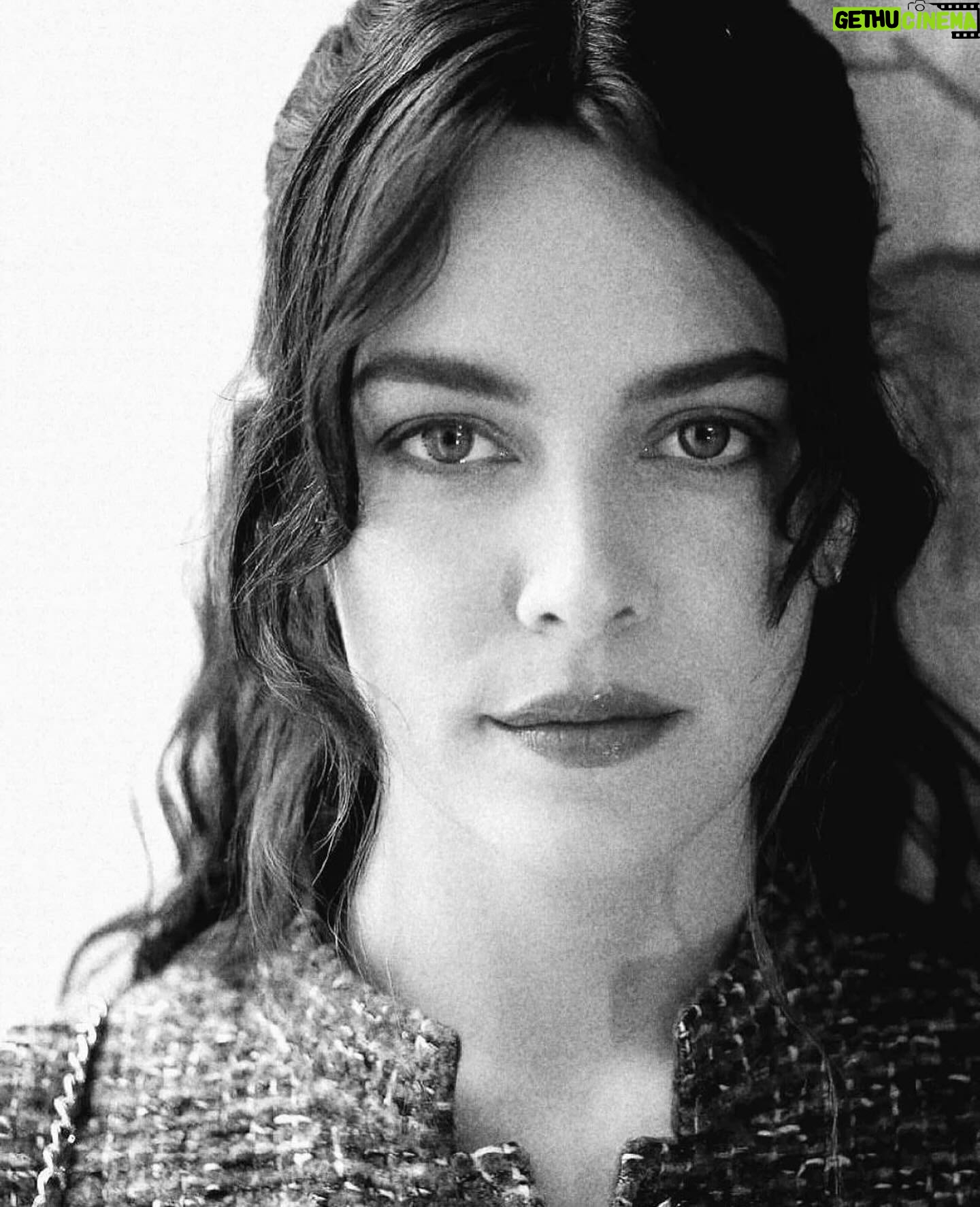 Riley Keough Instagram - Merci @chanelofficial pour les merveilleux souvenirs 🇫🇷