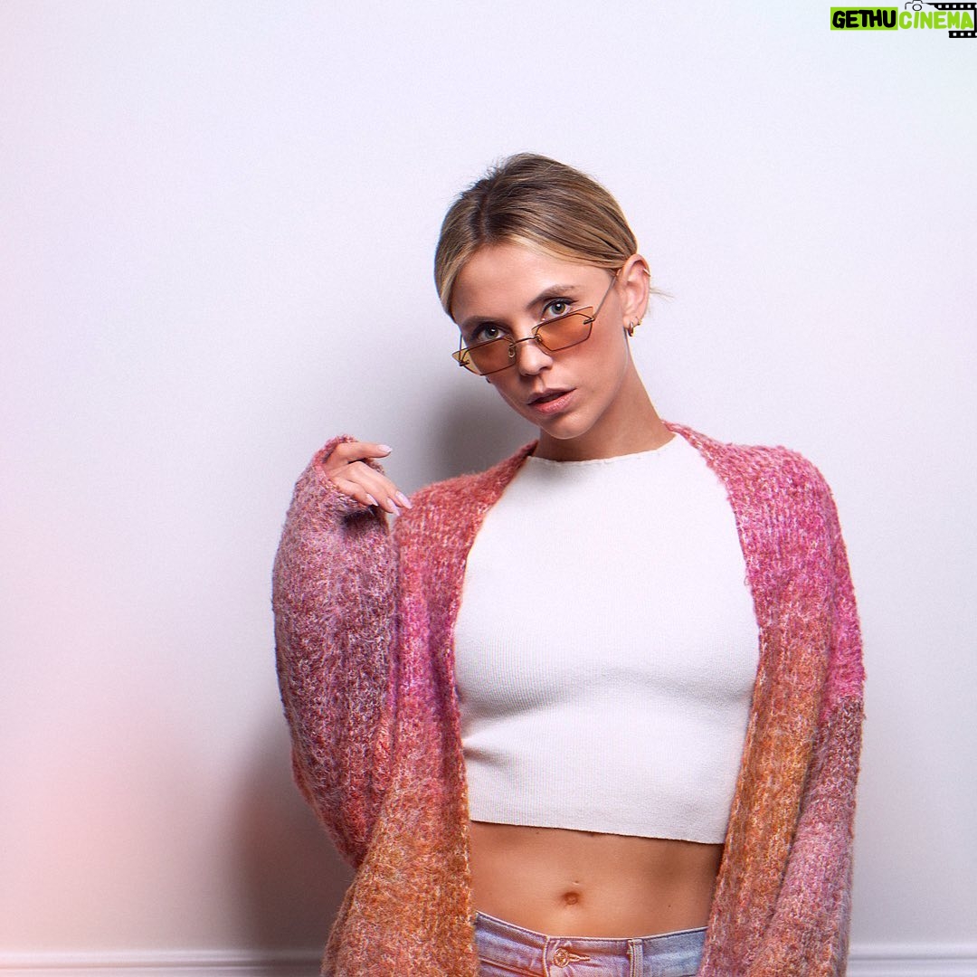 Riley Voelkel - 37.2K Likes - In my #Lover Era with @vicidolls and @woodyseyewear 💋 #ootd #vicidolls #loverera #woodyseyewear #taylorswift #quentinmeowantino Photos by @mike.c.robertson