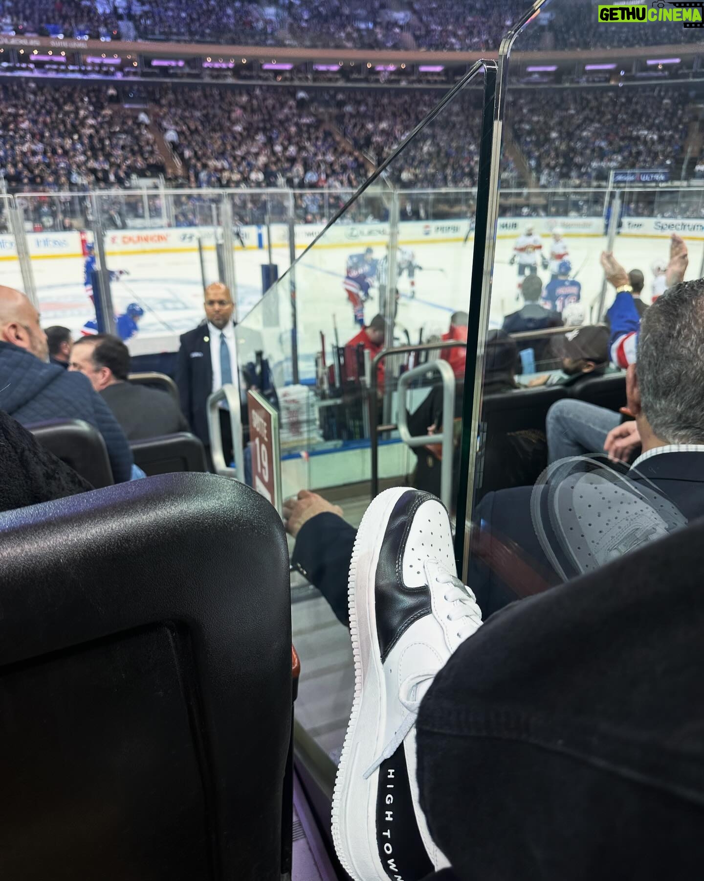 Riley Voelkel Instagram - Go #NYRangers 🏒 @thegarden @nyrangers 🖤#hightown