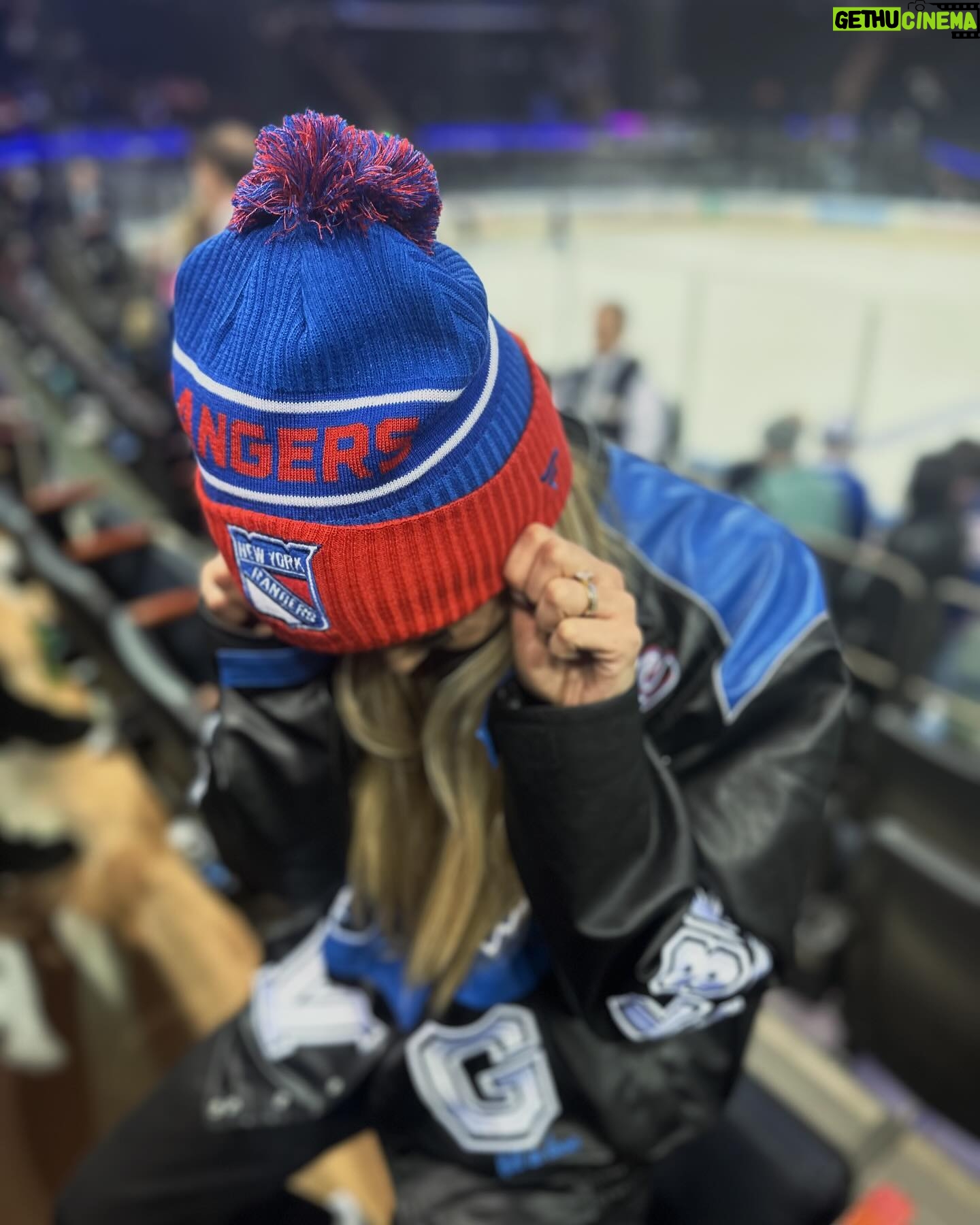 Riley Voelkel Instagram - Go #NYRangers 🏒 @thegarden @nyrangers 🖤#hightown