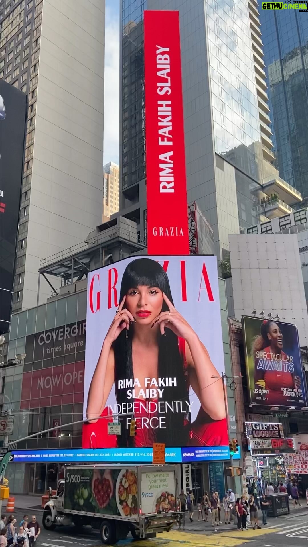 Rima Fakih Instagram - and then this happened … Times Square… New York City…this is a big check off my bucket list! Dreams do come true #grateful #blessed