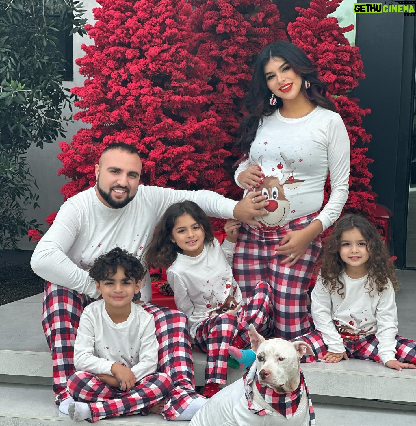 Rima Fakih - 22.7K Likes - Lord, in this holy season of prayer and song and laughter, we praise you for the great wonders you have sent us. عيد ميلاد مَجيدكُلّ عام وَأَنْتُم بِخَيْر 🙏🏽🎄 عائلة صليبي