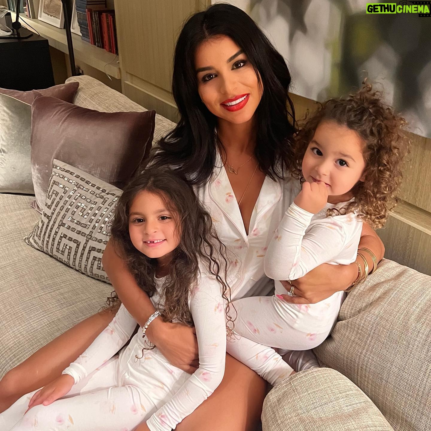 Rima Fakih - 19.1K Likes - Pajama night with my angels 😇🙏🏽