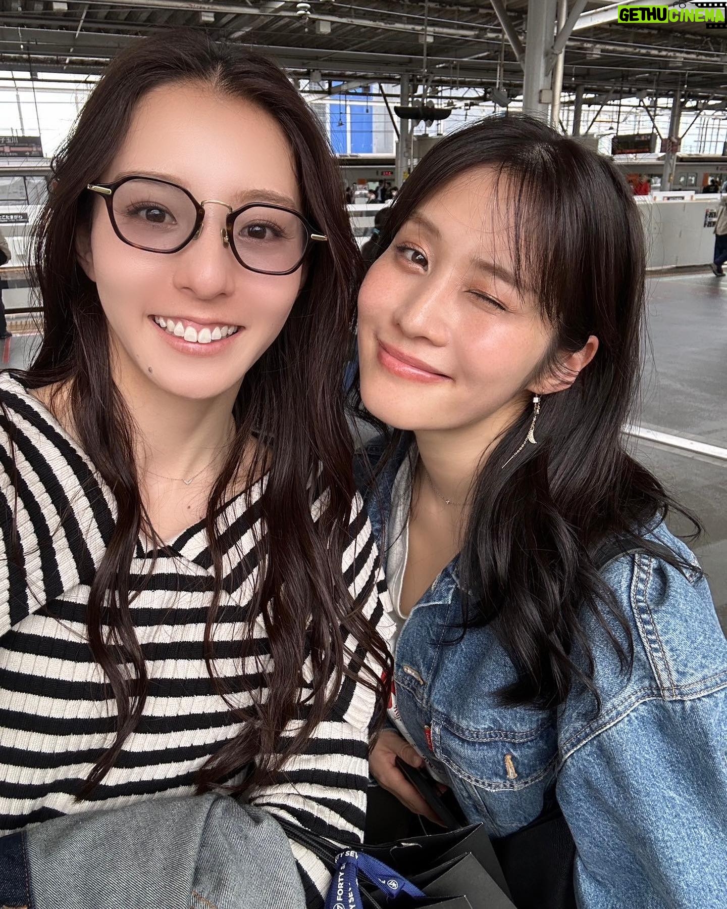 Rin Takahashi Instagram - 今日は大好きな華音のお誕生日🎂✨ @miyahara_kanon おめでとう🎉💓 昨日に引き続き本日も一緒に過ごしてもらい幸せです🫶 昨日は遠出してお寺に行って、今日は神社に行って同じタイミングで御朱印帳がいっぱいになったので新しい御朱印帳を買いました🌸 そのあとお買い物して焼肉食べてとっても充実して楽しかった✨ 2人でデジカメ片手にたくさん写真撮ったのでまた載せていきますね🫣 華音と出会えてよかった🥰 華音にとって素敵な1年になりますように🫶 だーーーいすきです🧡