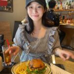 Rin Takahashi Instagram - C3PO（兄）がお仕事のお休みをとって東京に遊びに来てくれました🗼✨ C3POが行きたい食べ物屋さんを巡って美味しいものたくさん食べました🍔今日で全部制覇できたよ！ 食べすぎたからお散歩しよう！って毎晩歩いてるけど2人とも日に日に太っていく😂でも美味しいもの食べるって幸せだよね😋 C3POが新潟帰ったらダイエットします🏃‍♀️笑 なんでC3POなんですか？って質問を頂くのですが、動きと顔が私の中でC3POに似てると思ったからそう呼んでます😂🤖 秋葉原が一番楽しかった！また東京来たいと言ってもらえて、C3POの東京旅は大成功です☀️🗼