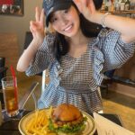 Rin Takahashi Instagram - C3PO（兄）がお仕事のお休みをとって東京に遊びに来てくれました🗼✨ C3POが行きたい食べ物屋さんを巡って美味しいものたくさん食べました🍔今日で全部制覇できたよ！ 食べすぎたからお散歩しよう！って毎晩歩いてるけど2人とも日に日に太っていく😂でも美味しいもの食べるって幸せだよね😋 C3POが新潟帰ったらダイエットします🏃‍♀️笑 なんでC3POなんですか？って質問を頂くのですが、動きと顔が私の中でC3POに似てると思ったからそう呼んでます😂🤖 秋葉原が一番楽しかった！また東京来たいと言ってもらえて、C3POの東京旅は大成功です☀️🗼