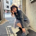 Rin Takahashi Instagram – 本日で芸能活動10周年でした✨
10年もの間楽しく活動続けられているのは、いつも応援して下さるファンの皆様をはじめ
いつもお世話になっている皆様のおかげです🌸
本当にありがとうございます🙇‍♀️🌼

初めての芸能界という世界に飛び込むのは不安もありましたが、今は毎日が新鮮で色々なことに挑戦させて頂けて楽しい日々を過ごしております🥰

そして10周年ということで、ファンの方が本日の名古屋競馬3R『祝！高橋凛デビュー10周年記念杯』をプレゼントしてくださりました🥹✨
嬉しすぎるサプライズに飛び跳ねました🐴笑
みんなでXやInstagramで一緒に予想したり本当に楽しかったです💓
そしてなんと！！！！！！！！！
レースも的中させることができました🥹🐴❤️
素敵なプレゼントを本当にありがとう🥰

写真は本日イワタさんに撮って頂いたお写真と、10年前に撮って頂いたお写真です✨
10年って本当あっという間😳😳😳
そして名古屋競馬場での記念すべきお写真です🫣❤️

そしてそして本日は競馬関連がもう一つ！✨
22時52分〜23時
フジテレビ『週末はウマでしょ！』出演させて頂きます🐴
こちらもぜひ観てください🥰

最後まで読んで頂きありがとうございました💛