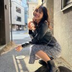 Rin Takahashi Instagram – 本日で芸能活動10周年でした✨
10年もの間楽しく活動続けられているのは、いつも応援して下さるファンの皆様をはじめ
いつもお世話になっている皆様のおかげです🌸
本当にありがとうございます🙇‍♀️🌼

初めての芸能界という世界に飛び込むのは不安もありましたが、今は毎日が新鮮で色々なことに挑戦させて頂けて楽しい日々を過ごしております🥰

そして10周年ということで、ファンの方が本日の名古屋競馬3R『祝！高橋凛デビュー10周年記念杯』をプレゼントしてくださりました🥹✨
嬉しすぎるサプライズに飛び跳ねました🐴笑
みんなでXやInstagramで一緒に予想したり本当に楽しかったです💓
そしてなんと！！！！！！！！！
レースも的中させることができました🥹🐴❤️
素敵なプレゼントを本当にありがとう🥰

写真は本日イワタさんに撮って頂いたお写真と、10年前に撮って頂いたお写真です✨
10年って本当あっという間😳😳😳
そして名古屋競馬場での記念すべきお写真です🫣❤️

そしてそして本日は競馬関連がもう一つ！✨
22時52分〜23時
フジテレビ『週末はウマでしょ！』出演させて頂きます🐴
こちらもぜひ観てください🥰

最後まで読んで頂きありがとうございました💛