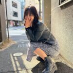 Rin Takahashi Instagram – 本日で芸能活動10周年でした✨
10年もの間楽しく活動続けられているのは、いつも応援して下さるファンの皆様をはじめ
いつもお世話になっている皆様のおかげです🌸
本当にありがとうございます🙇‍♀️🌼

初めての芸能界という世界に飛び込むのは不安もありましたが、今は毎日が新鮮で色々なことに挑戦させて頂けて楽しい日々を過ごしております🥰

そして10周年ということで、ファンの方が本日の名古屋競馬3R『祝！高橋凛デビュー10周年記念杯』をプレゼントしてくださりました🥹✨
嬉しすぎるサプライズに飛び跳ねました🐴笑
みんなでXやInstagramで一緒に予想したり本当に楽しかったです💓
そしてなんと！！！！！！！！！
レースも的中させることができました🥹🐴❤️
素敵なプレゼントを本当にありがとう🥰

写真は本日イワタさんに撮って頂いたお写真と、10年前に撮って頂いたお写真です✨
10年って本当あっという間😳😳😳
そして名古屋競馬場での記念すべきお写真です🫣❤️

そしてそして本日は競馬関連がもう一つ！✨
22時52分〜23時
フジテレビ『週末はウマでしょ！』出演させて頂きます🐴
こちらもぜひ観てください🥰

最後まで読んで頂きありがとうございました💛