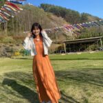Rin Takahashi Instagram - テレビ東京『よじごじDays』観てくださった皆様ありがとうございました🎏❤️ 東京〜八ヶ岳のドライブをたっぷり堪能して楽しかったです✨🌸 ご飯も美味しく伝統芸術も美しく、景色も美しくもう最高でした🥹💓 鈴木拓さん運転ありがとうございました🚗✨ この日の衣装は ワンピース、パーカー @stola.jp 靴 @himiko_shoes でした🧡