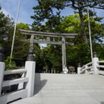 Rin Takahashi Instagram - 寒川神社さんへ⛩️✨行ってきました🌸 ずっと行ってみたいなぁと思っていた神社だったので とても嬉しいです🧡 お天気もよくとてもパワーをもらえた気がします💪☀️ 華音ちゃんぷち遠出一緒にしてくれてありがとう🥰 1日中一緒にいれて楽しかった🫣 @miyahara_kanon #寒川神社 #神社巡り #御朱印 #御朱印集め