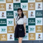 Rin Takahashi Instagram – 本日は中山競馬場にてバックヤードツアーと日本ダービー予想検討会でした🐴💓
ムラコさんのトーク驚くことがたくさんでとてもお勉強になりました🐴🥹✨
ご参加いただいた皆様、観ていただいた皆様ありがとうございました🥰✨
日本ダービーわたしは的中できませんでしたが、ダノンデサイルさん、横山典弘ジョッキーおめでとうございます👏🙇‍♀️🐴💓
とても感動するレースでした🥹🥹🥹✨
的中した皆様、おめでとうございます❤️‍🔥

そして6月23日にはWINS汐留6Fにて
風吹ケイちゃん、オオタケさん、本日ご一緒させていただいたムラコさんと
宝塚記念LIVE観戦トークショーに参加させて頂きます🥰✨
観覧無料ですので皆様ぜひ遊びにいらしてください🐴💓

皆様にお会いできますこと楽しみしております✨🌸

#日本ダービー #宝塚記念 #中山競馬場