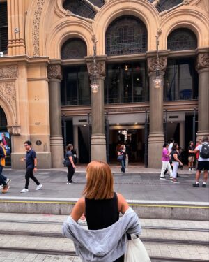 Rina Hashimoto Instagram - パスポートが10年たつので
変更するんやけど、
ほんとに色んな国にいったなぁ〜☺️

数えきれないけど、
たぶん50回以上は海外行ってるとおもう。
もしかしたらもっといってるかもしれない☺️

場所も30カ国ぐらいは行ったかな？🤤
さすがに行ってないかな？

パスポート、気がつけばハンコを押さなくなったから
数えることができません😟

少し懐かしい画像も貼ってみたけど
最後の1枚は10年前のシドニー😎🌟

新しいパスポートになっても
色んな国にいって、色んな経験をしてみたいな

お仕事でもプライベートでも
本当に色んな国に行った10年でした☺️