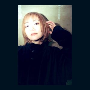 Rina Ikoma Instagram - ✴︎⁣
髪切った！⁣
好きな髪型するっていいね！！⁣
元気になる(*´꒳`*)⁣
⁣
派手色大好き〜〜！！！⁣
⁣
📸#松本寛也⁣
⁣
#生駒ちゃん⁣
#ショートカット⁣