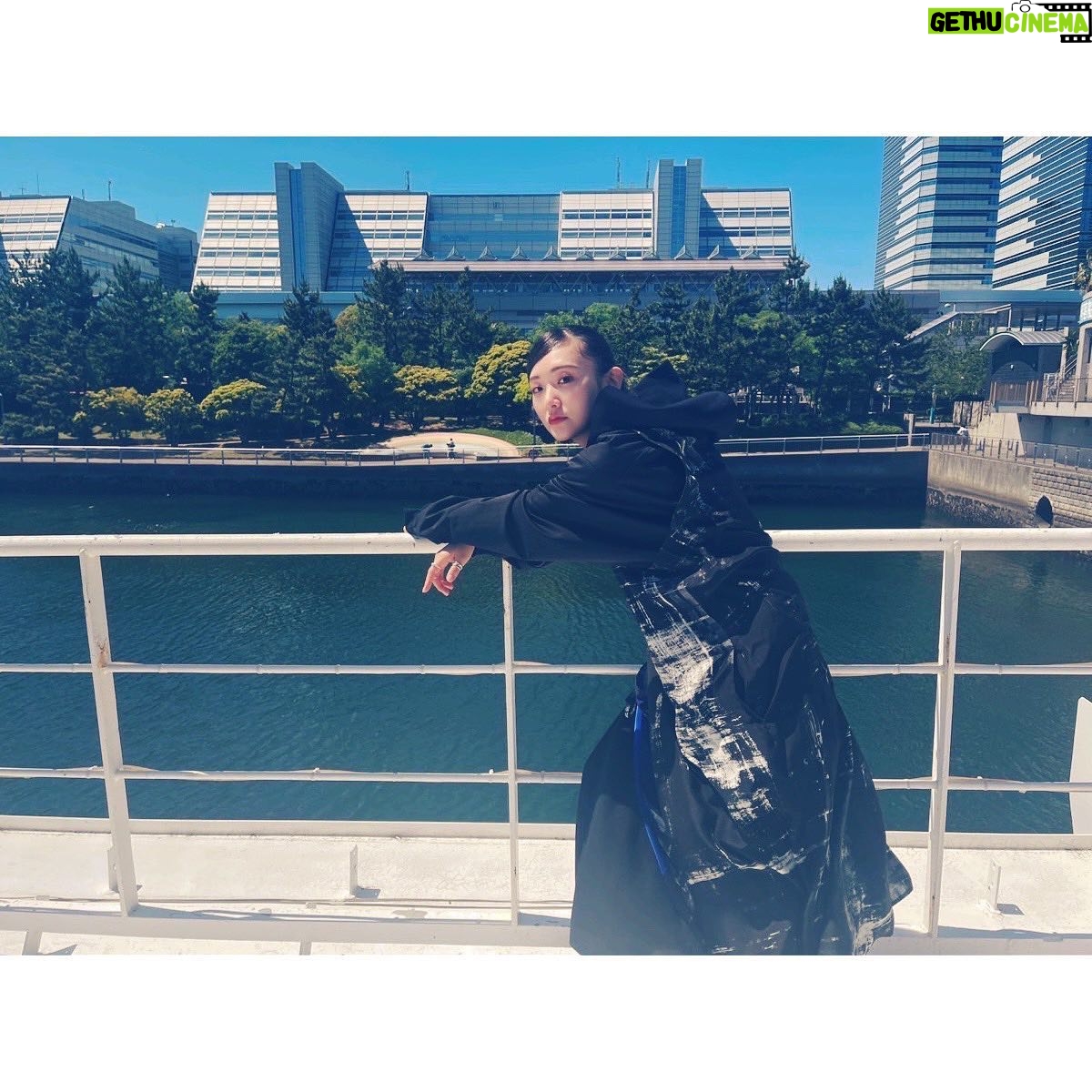 Rina Ikoma - 3 Likes - .
映画 忌怪島の
船上イベントでした!!
様々なメディアを通してPRもして、いよいよ公開なんだ!!と
胸が高まりました😎
こういうイベントも中々やった事がなかったので嬉しかったな!!
ホラー映画ですが、
ネタバレ出来ないから言えないけど本当に観てよかったって思う作品になったと思います!!
ので、、
6月16日はぜひ!!
忌怪島を選んで頂けたら嬉しいです(*´꒳`*)!!!
#忌怪島
#ホラー
#清水崇監督
#生駒里奈 #生駒ちゃん
#日焼けと日光と仲良くなれない
#ひたすらフードを被り
#不機嫌な顔に笑
#奄美大島だけは
#ポジティブに日光浴びられる