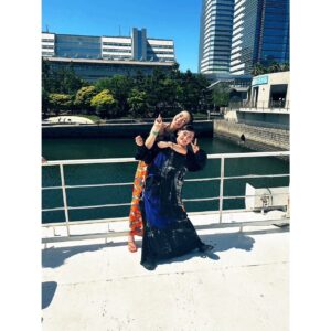 Rina Ikoma Instagram - .
映画　忌怪島の
船上イベントでした！！

様々なメディアを通してPRもして、いよいよ公開なんだ！！と
胸が高まりました😎

こういうイベントも中々やった事がなかったので嬉しかったな！！

ホラー映画ですが、
ネタバレ出来ないから言えないけど本当に観てよかったって思う作品になったと思います！！

ので、、
6月16日はぜひ！！
忌怪島を選んで頂けたら嬉しいです(*´꒳`*)！！！

#忌怪島
#ホラー
#清水崇監督
#生駒里奈 #生駒ちゃん
#日焼けと日光と仲良くなれない
#ひたすらフードを被り
#不機嫌な顔に笑
#奄美大島だけは
#ポジティブに日光浴びられる