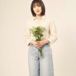 Rina Ikoma Instagram - ✴︎ 生駒演じるまいのソロショット！ 西の魔女が死んだの作品も、 秋田は由利本荘市カダーレにて上映します🥰 前田美波里さんが本荘に来るのがすごい。。 由利本荘市すごいど！！ リーディングドラマ 西の魔女が死んだ 原作： 梨木香歩『西の魔女が死んだ』（新潮文庫刊） 台本・演出： 笹部博司 出演： 前田美波里　生駒里奈 日程・会場： 6月25日(火)～6月27日(木) 東京・草月ホール 6月29日(土) 秋田・由利本荘市文化交流館カダーレ